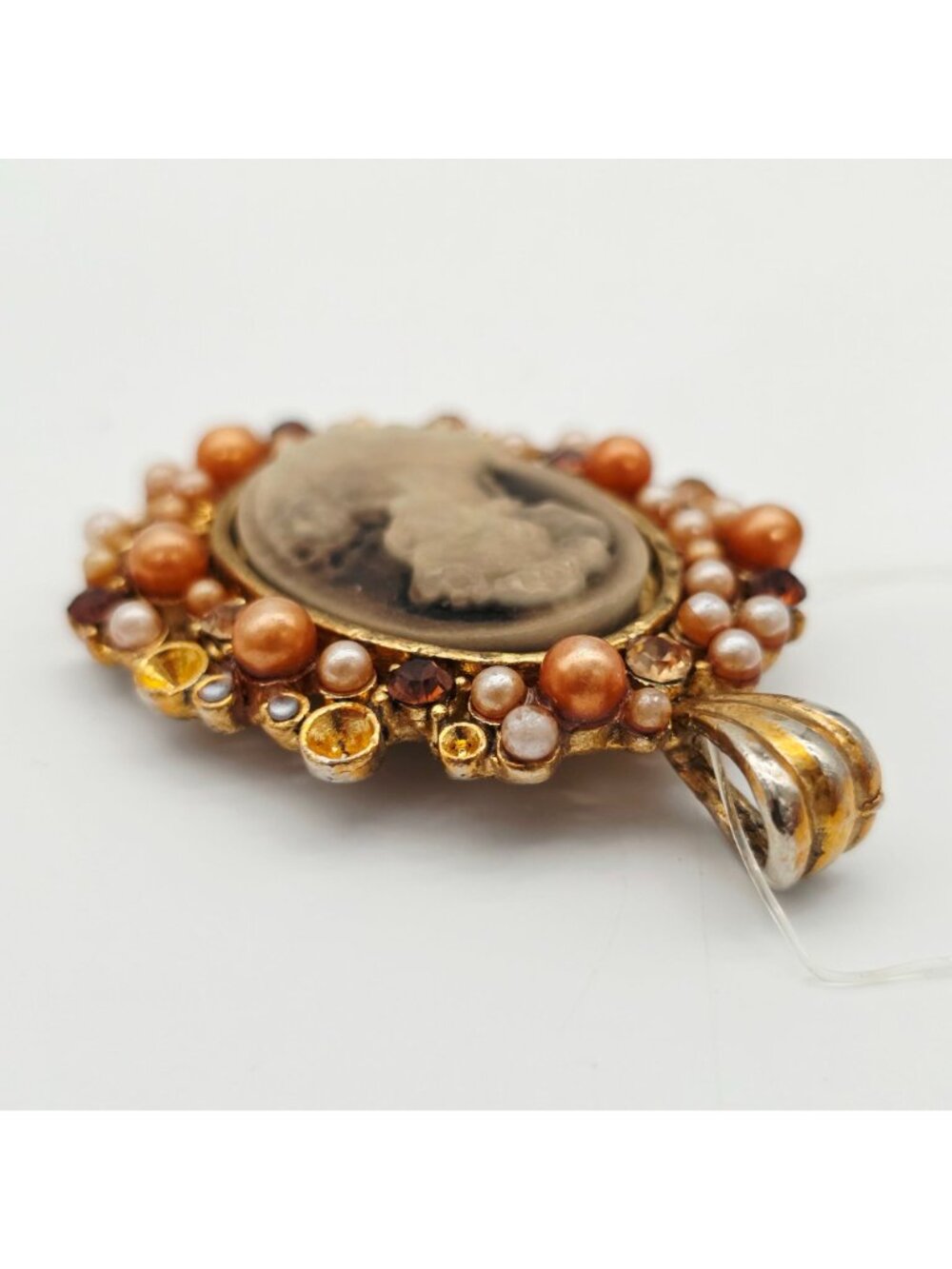 Cameo Pendant With Faux Pearls & Amber Rhinestones Gold-Tone Oval Frame VTG AS I - Picture 5 of 8